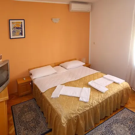 Demadino Motel 3*